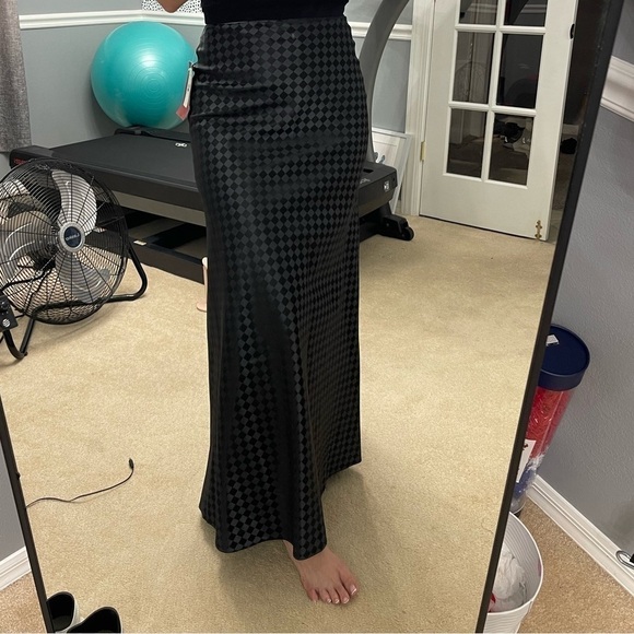 Vintage dead stock JS Collections Rare Satin Black Diamond Full-Length Skirt  6 - Picture 4 of 12